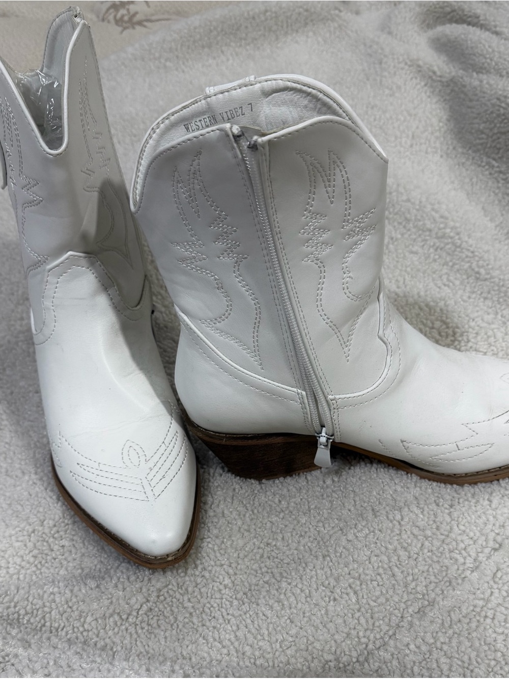 Fashion Nova White Western Zip-Up Cowboy Boots